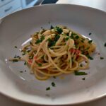 spaghetti aglio e olio with parsley